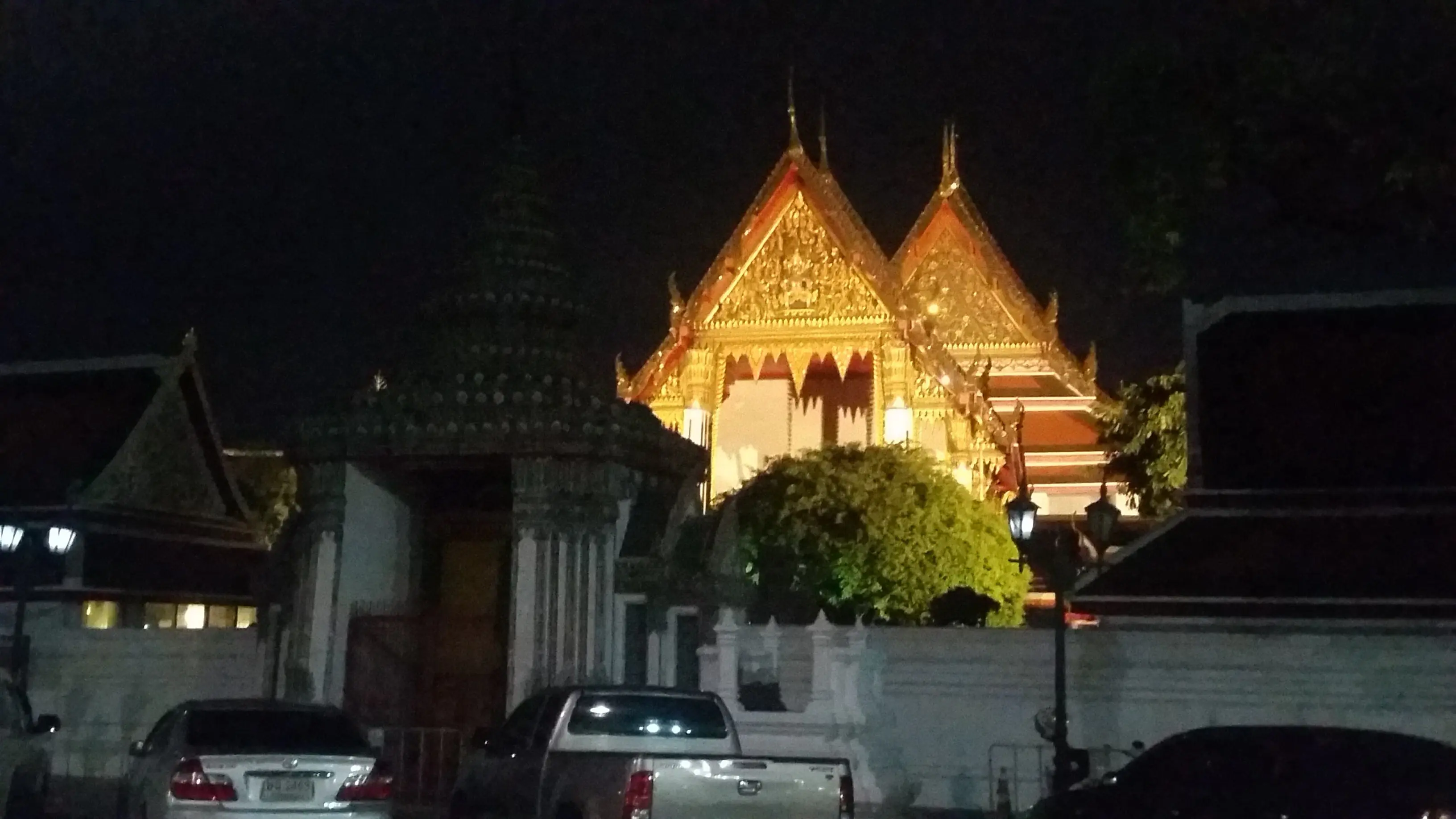 Pictures from walking around Wat Pho.