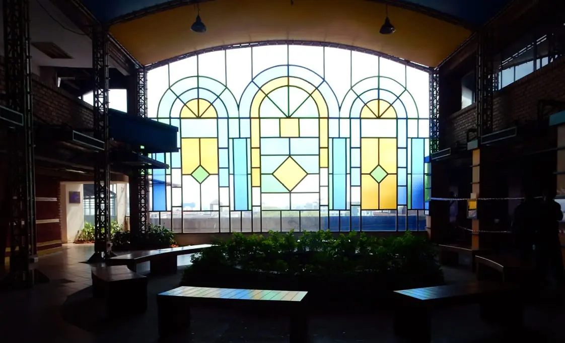 Chiang Mai, Thailand: Unused section of the mall on the way to the competition