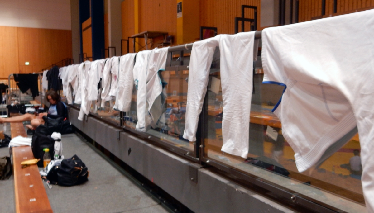 Summer Camp 2019 in Heidelberg: Laundry drying over railing