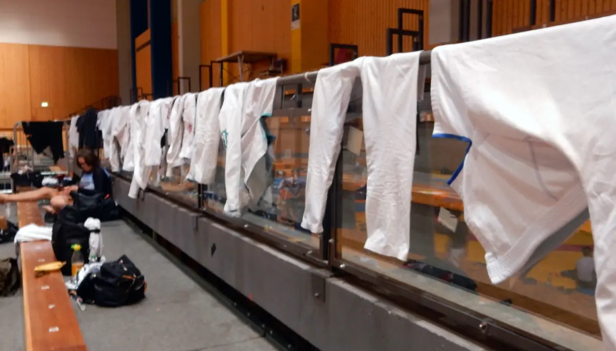 Summer Camp 2019 in Heidelberg: Laundry drying over railing