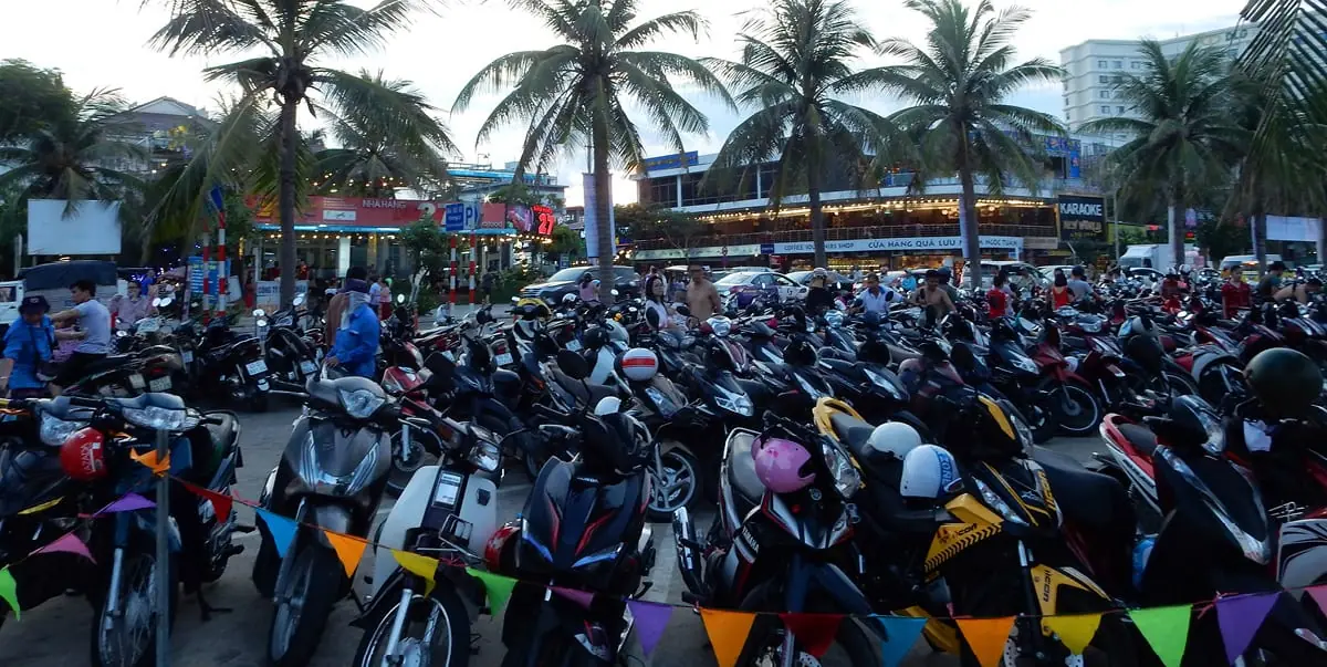 DaNang, Vietnam: Scooter parking at the beach!