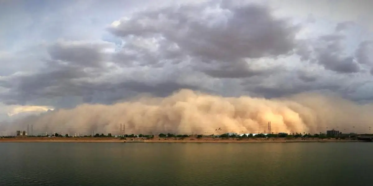 Dust storm near Tempe Town Lake! Photo by Colin Veitch.