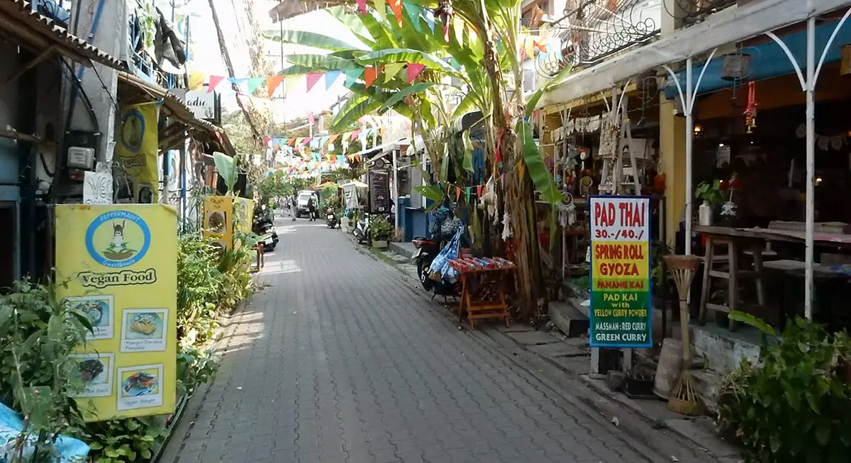 Chiang Mai, Thailand: pretty little streets inside the old city area
