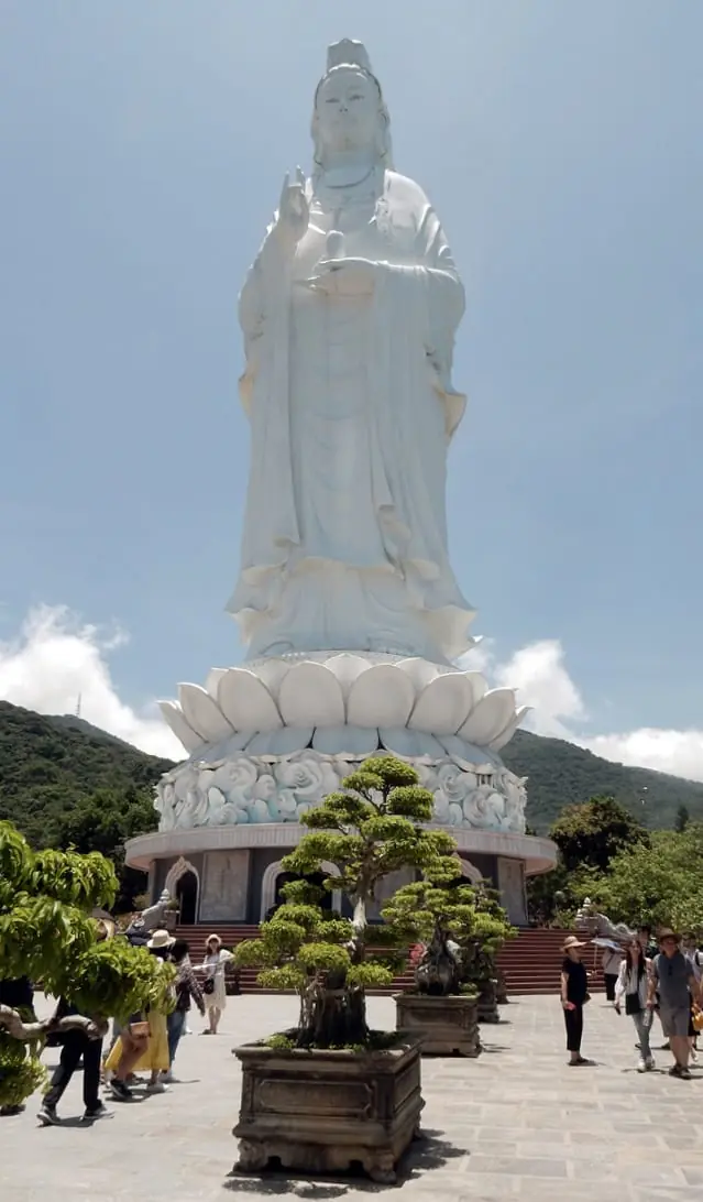 DaNang, Vietnam: Giant lady Buddha!